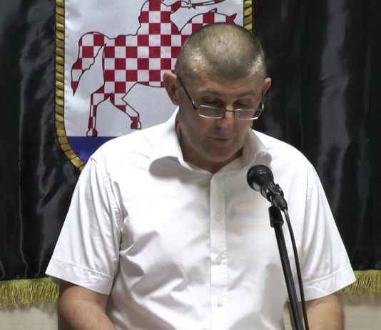 U Glini svečano otvorena Izložba fotografija iz Domovinskog rata