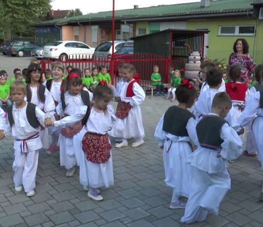 VIDEO – Dan glinskog vrtića, zavijorila Zelena zastava, oproštaj od predškolaraca