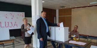 Jutros u Glini glasao župan Ivo Žinić