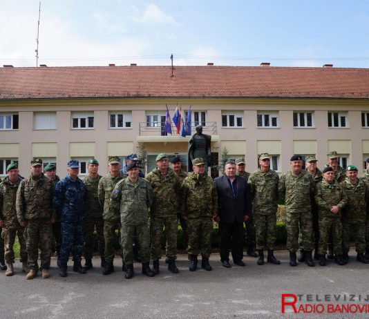Polaznici Visoke dočasničke izobrazbe posjetili Glinu i sastali se s gradonačelnikom Kostanjevićem