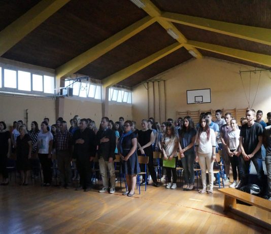 Maturanti Srednje škole Glina primili završne svjedodžbe