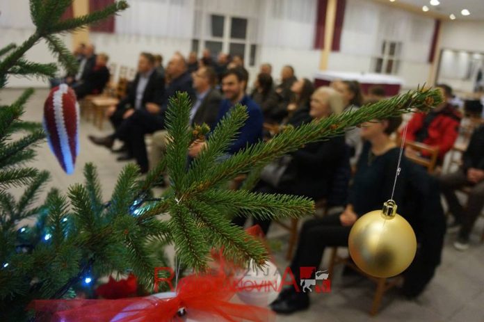 48350186_298676780760663_7993995222411378688_n