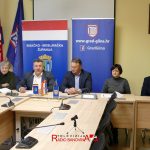 kuća hrvatske himne glina