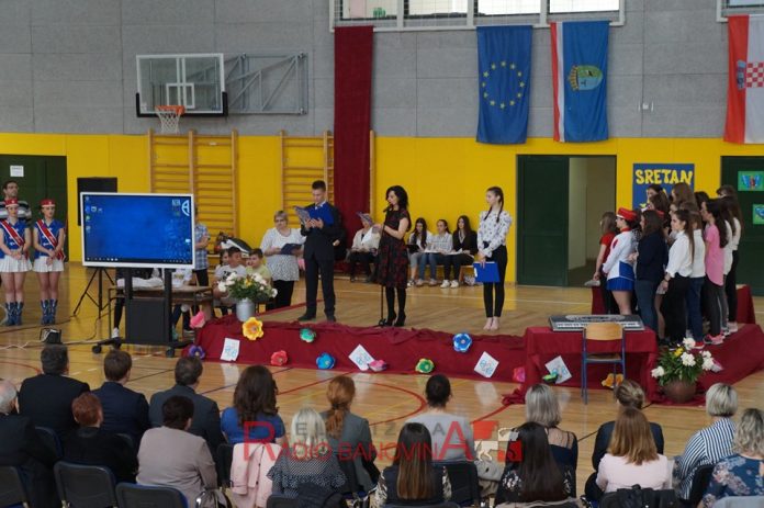 61609848_369837673644573_3622111465936257024_n