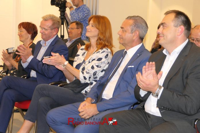 67093096_393919897903017_4923493304017879040_o