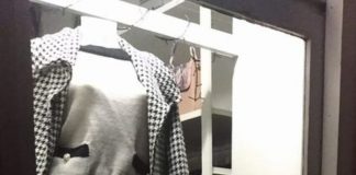 Razbili izlog i ukrali dekoraciju