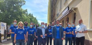 VIDEO Ivan Celjak u obilasku Gline uz druženje s građanima na Glinskom korzu