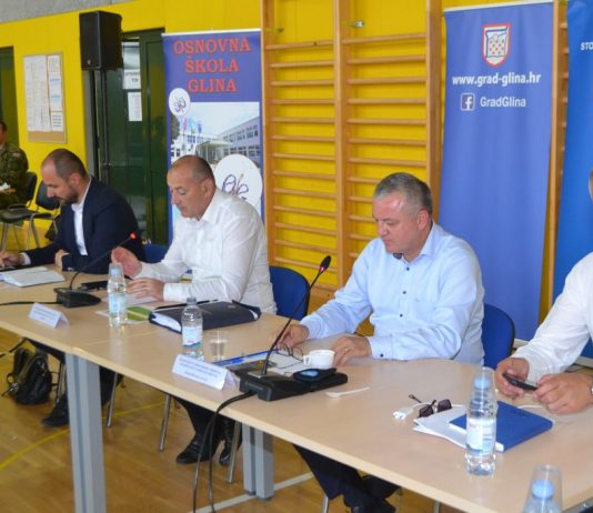 Sjednica Stožera Civilne zaštite za otklanjanje posljedica potresa održana u Glini