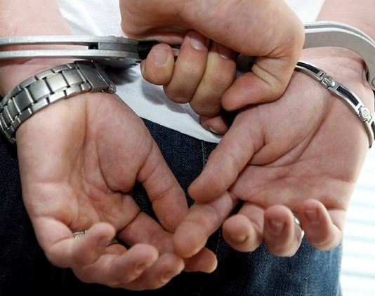 U Glini zaustavljen vozač pod zabranom, bez važeće vozačke dozvole