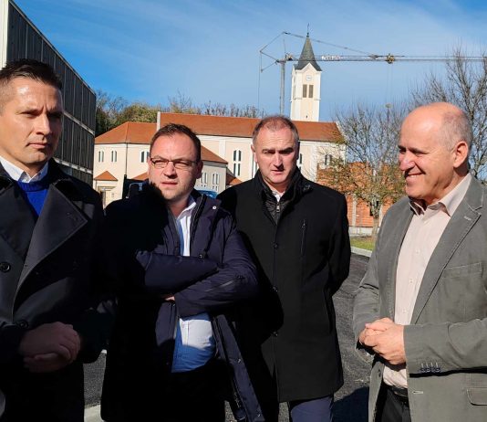 Ministrica Vučković uručila ugovore, ministar Bačić obišao gradilište