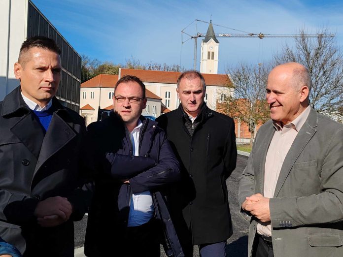 387622453_1566860860517090_7657080880481665284_n