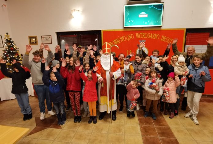 a93950b0-227e-4dfb-897a-6850289aa16b