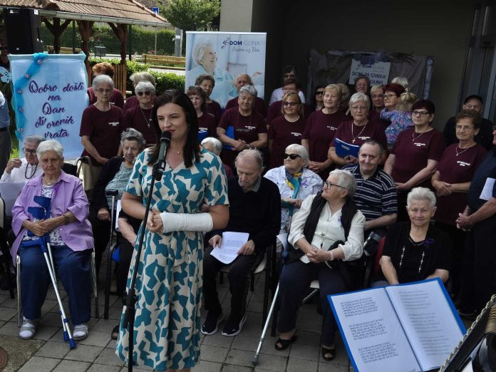 c10154d8-b898-485f-b164-369ac0b8c838