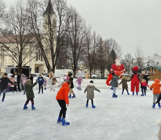 Otvoreno besplatno klizalište u Glini!
