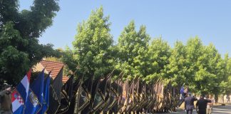 FOTO/VIDEO Glina se prisjetila prvog napada na Policijsku postaju 1991.