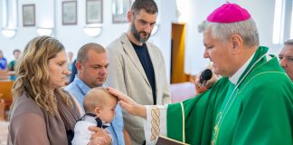 Biskup Košić krstio peto dijete obitelji Pervan