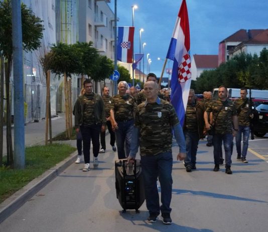 Mimohod sjećanja kroz središte Gline