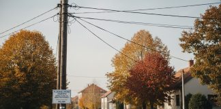 U petak bez struje dio središta Gline – planirani radovi Elektre Sisak Ilustracija generirana umjetnom inteligencijom.