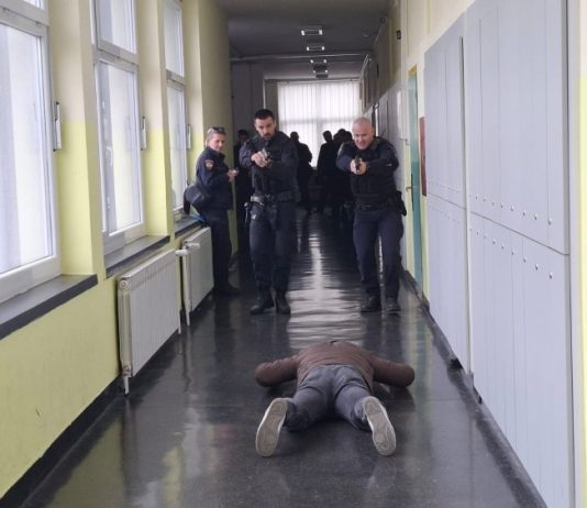 U Glini održana simulacijska vježba napadača u školi: policija i ravnatelji uvježbavali postupke za krizne situacije