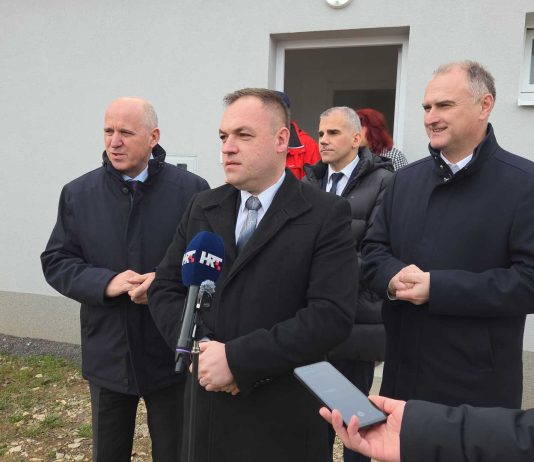 Bačić danas u Glini: provjerio napredak radova na poslijepotresnoj obnovi