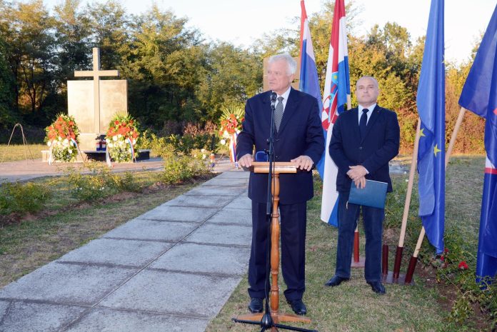 Gornja Bučica: Polaganje vijenaca kod spomen obilježja poginulim mještanima i braniteljima