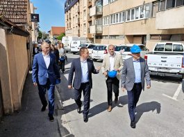Ministar Bačić u Glini: Najveći dio obnove je iza nas, cijeli proces završava do 2030. godine Ministar Bačić u Glini: Najveći dio obnove je iza nas, cijeli proces završava do 2030. godine 1