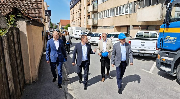Ministar Bačić u Glini: Najveći dio obnove je iza nas, cijeli proces završava do 2030. godine 1