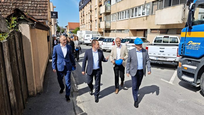 Ministar Bačić u Glini: Najveći dio obnove je iza nas, cijeli proces završava do 2030. godine 1