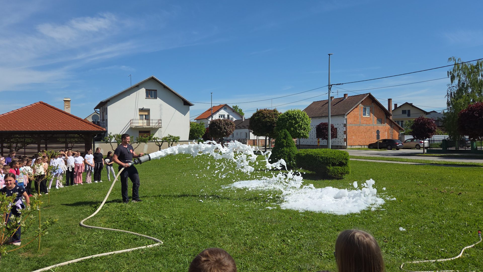 Svečano obilježen blagdan svetog Florijana u Glini: Vatrogasci demonstrirali spremnost i opremu 4