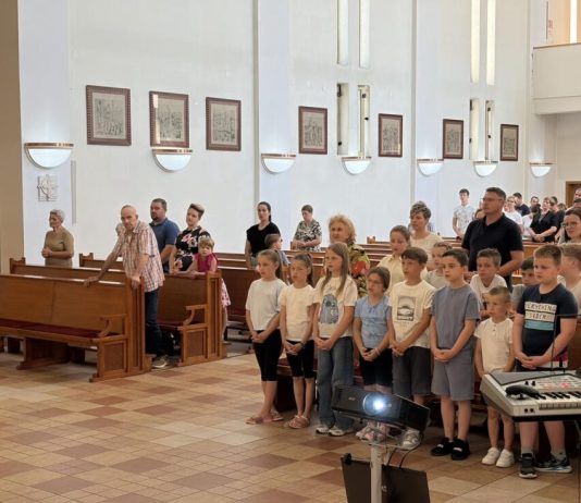Zahvalnim misnim slavljem zaključena vjeronaučna i glazbena godina u Glini