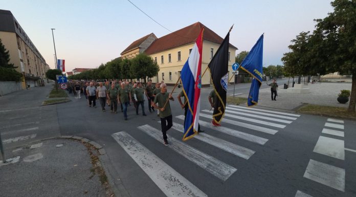 Svečano obilježena 31. obljetnica Oluje u Glini: “Naša borba bila je časna i poštena” Svečano obilježena 31. obljetnica Oluje u Glini: "Naša borba bila je časna i poštena" 1