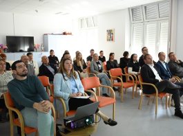 Predstavljen projekt “Svaki dan novi plan”: Gotovo 300 tisuća eura za bolji život starijih osoba u Glini Predstavljen projekt "Svaki dan novi plan": Gotovo 300 tisuća eura za bolji život starijih osoba u Glini 1