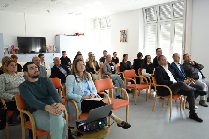 Predstavljen projekt "Svaki dan novi plan": Gotovo 300 tisuća eura za bolji život starijih osoba u Glini 1 Predstavljen projekt "Svaki dan novi plan": Gotovo 300 tisuća eura za bolji život starijih osoba u Glini 1