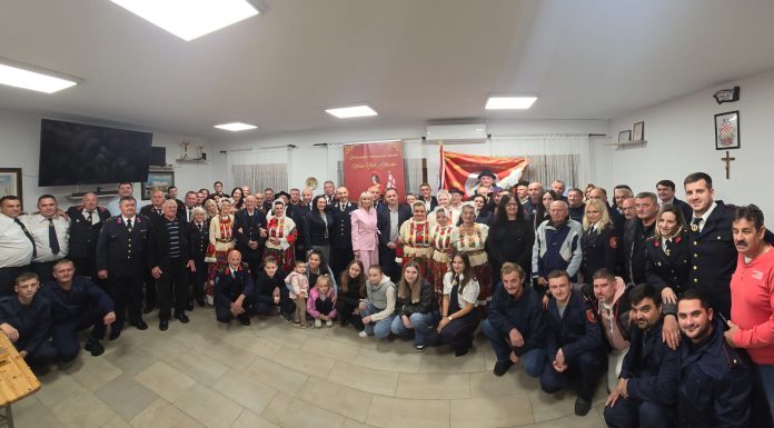 Svečano obilježena 40. obljetnica Dobrovoljnog vatrogasnog društva Novo Selo Glinsko Svečano obilježena 40. obljetnica Dobrovoljnog vatrogasnog društva Novo Selo Glinsko 1
